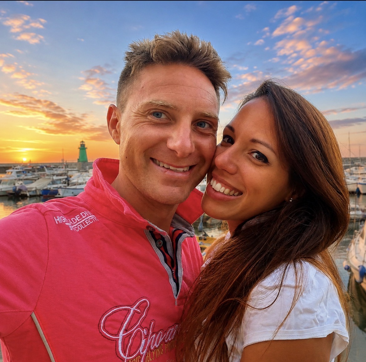 Matteo e Maria al tramonto sul porto
